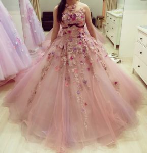 薄ピンクのカラードレス（前）