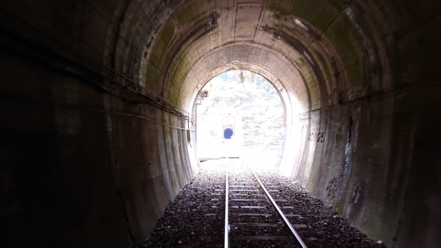 鉄道用トンネル
